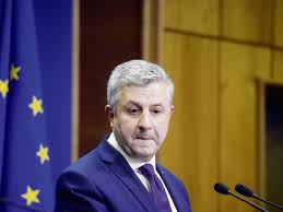 Adica este o comisie alcatuita din sclavi politici care reprezinta. Comisia De La VeneÅ£ia AsteptatÄƒ Vineri SÄƒ Se PronunÅ£e Asupra Legilor JustiÈ›ie Romania Libera