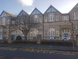 Tudno fm is a registered charity and is run by volunteers, we are not affiliated to tudnotv, we are purely a radio station. File Ysgol Tudno Jpg Wikimedia Commons