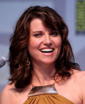Middle brother forrest (tom hardy) is the brain of. Lucy Lawless Wikipedia