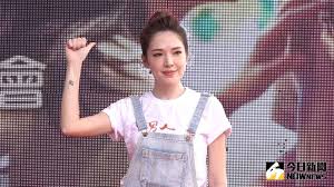 Eric周興哲 feat.許瑋甯《黏黏 the way you make me feel》official music video. T5dd7ohqicl8im