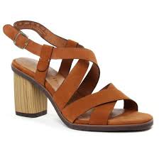 Une chaussure femme qui reprend les codes de base, auxquels il est ajouté une bonne dose d'imagination. Tamaris 28345 Muscat Nu Pied Talon Hauts Marron Printemps Ete Chez Trois Par 3