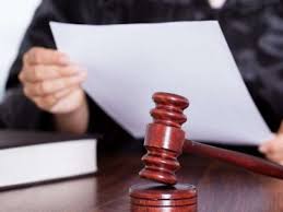 बदला लेने के लिए पुरुष पर लगाया बलात्कार का झूठा आरोप, कोर्ट ने पूछा 'क्यों  न हो महिला को सजा?' | Woman Claims False Rape Case, Fast Track Court Asks  Why She