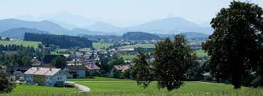 Deutsch mit akzent sprechender räuber überfällt mit #messer bewaffnet tankstelle #straßwalchen hilft: Urlaub In Strasswalchen