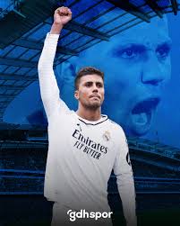 ✍🏻 Real Madrid, Rodri'yi transfer etmek istiyor. 🔸 Sezonu çapraz bağ  sakatlığıyla kapatan 28 yaşındaki İspanyol oyuncunun önceliği Manchester  City'de kalmak. 🔗 Sport Bild #rodri #mancity #premierleague #realmadrid  #laliga