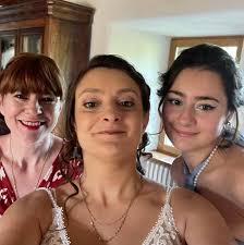 La femme mûre ne domine pas, elle touche. Elle ne provoque pas, elle est  provocante. Elle n'est pas intelligente, elle est sage. Elle ne s'insinue  pas, elle montre subtilement le chemin. Elle