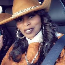 Howdy... I'm Andres from the Atl born and raised. Married with 4 adult  children and 7 grandchildren. Oops did I mention we're living our life to  the fullest because tomorrow is not