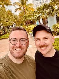 Kelton Brown's Instagram, Twitter & Facebook