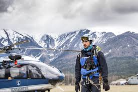 Conditions, call the european emergency number 112 or 0450531689 which is the number of the pghm in chamonix. Les Unites Specialisees Montagne