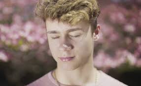 On Instagram, a Nice Smile Only Takes You So Far