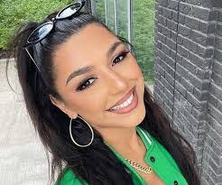 Keeley Williams's Instagram, Twitter & Facebook