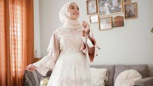 Material baju kondangan tersebut pun beragam. Tren 2021 6 Model Dress Cantik Untuk Hijabers Kondangan