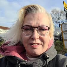 Peaceful Pathways: 28 Days Of Journaling And Activities: A Journal For  Nurturing Well-being While Being Incarcerated: Heise, Sara: 9798321427033:  Amazon.com: Books