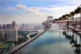 Infinity Pool At The Top Of Marina Bay Sands Singapore It S On The 57th Floor Overlooking At An Amazing View Cool Swimming Pools Pool Swimming Pool Hot Tub