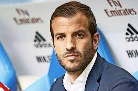 He is an actor, known for my time is now (2012), uefa champions league (1994) and sportclub (1974). Sportsfreund Des Tages Darum Spielt Rafael Van Der Vaart Darts Sportmeldungen Stuttgarter Zeitung