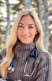 Shannon Cavanaugh's Instagram, Twitter & Facebook