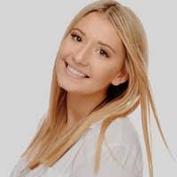 Courtney Markham's Instagram, Twitter & Facebook