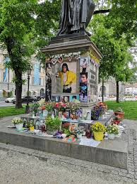Michael jackson has fans all over the world and we all say michael jackson with our little differences and also for grab, michael jackson suit wore for the video you rock my world. Michael Jackson Verstarb Heute Vor 10 Jahren Erinnerungen An Einen Gefallenen Star Ruhrbarone
