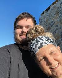 Lisa Teeter's Instagram, Twitter & Facebook