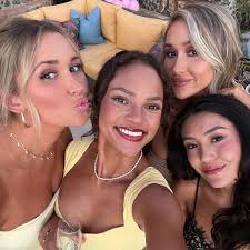 A prom isn't complete without our Golden Guys! ✨👑