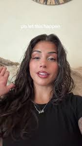 Ashley Goyette's Instagram, Twitter & Facebook