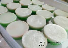 Membuat kue talam pisang pandan enak wangi lembutcara masak dari sebuah resep masakan yang sederhana dengan bahan makanan yang tersedia di alam dan pasar. Resipi Kuih Tepung Talam Pandan