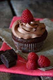 Cupcakes Chocolat Framboises Glacage Mascarpone Chocolat Avec Images Recette Cupcake Chocolat Framboise Cupcakes