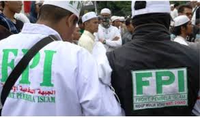 Namun, jika rasa memiliki ini berlebihan dan membuat seseorang merasa berhak untuk mengatur, membatasi, serta melarang hidup pasangannya, ini dinamakan posesif. Pakar Hukum Dalam Rangka Apa Polisi Menguntit Laskar Fpi Mereka Bukan Teroris Fajar Page 2