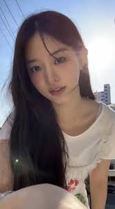 Minju de ILLIT ya está siendo nombrada como la Visual de la Quinta  Generación Aunque solo han pasado unos días desde el debut de ILLIT el 25  de marzo con su álbum