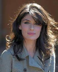 Born in rome, valle lived in ladispoli up to thirteen years; Anna Valle