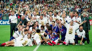 L'équipe de france remporte la coupe du monde de football 1998 à domicile. 12 Juillet 1998 Premiere Etoile Pour L Equipe De France De Football