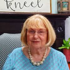 Amanda Kidd's Instagram, Twitter & Facebook