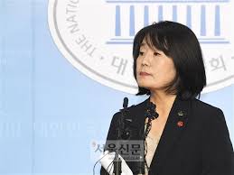 윤미향 의원 남편 김삼석 딸 훌륭하다. ìœ¤ë¯¸í–¥ ë‚¨íŽ¸ ê¸°ìž ìœ íŠœë²„ 25ëª… ëª…ì˜ˆí›¼ì† í˜ì˜ë¡œ ê³ ì†Œ ë„¤ì´íŠ¸ë‰´ìŠ¤