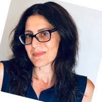 Robyn Schultz's Instagram, Twitter & Facebook