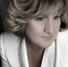 This beautiful Connemara Celtic Crystal Demonstration Bowl is a must-have  for any collector of Celtic culture and history. Handmade in Ireland, this  4" diameter bowl showcases the unique and prized possession of