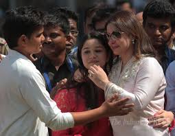 Sachin tendulkar was born in a marathi language speaking rsb (rajapur saraswat brahmin) family. Sachin Tendulkar S Family Wife Anjali Children Sara And Arjun Got Emotional As The Ace Cricketer Bid A Tearful Adieu To Cric Sachin Tendulkar Emotions Celebs
