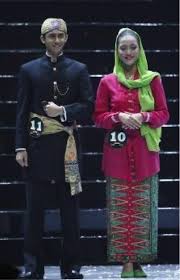 Indonesians are accusing malaysia of stealing their national costume at the international male pageant! Indonesian Traditional Costume Batrisyia Balqis