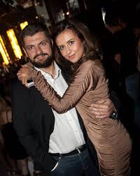 Vreau să le transmit fetelor să își asculte mereu inima, a declarat adda pentru cosmopolitan.ro. Fata Lui Frunzaverde Se Marita La Timisoara Pentru Ca Nu A Mai Gasit Loc La Resita