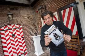 Frontman rob kemps vult er dan ook zijn eerste boek mee, kondigde hij zondag aan op instagram. Rob Kemps Van Snollebollekes Vertelt In Boek Over Zijn Voorliefde Voor Begraafplaatsen En Jacques Brel Best Meierijstad En Son Ed Nl