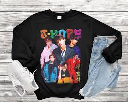 Bad bunny es uno de los artistas más populares del momento y bts una de. J Hope Shirt Bangtan Boyband Kpop Shirt Bts J Hope Shirt Bangtan Boys J Hope Shirt Hoodie Sweatshirt Longsleeve Tee