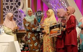 Johan qari tilawah kebangsaan 2014 surah qaf ayat 37 45. Qari Selangor Qariah Negeri Sembilan Muncul Johan Tilawah Al Quran