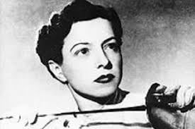 Hogy mennyire, azt bizonyítja 2 olimpiai ezüstje, 3 világbajnoki aranya és megannyi érme, vívásban. Elek Ilona Vivo Az Elso Magyar Noi Olimpiai Bajnok 1907 1988 Nokert Hu