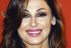 Insieme a lei anche due donne che nascondono un ritratto inedito: Anna Tatangelo Biografia