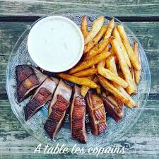 Je Ne Parle Pas Ici De Sauce Au Roquefort Car Je Le Coupe Avec Un Autre Fromage Persille Ca Sera Donc Une Sauce Au Bleu Une Bon En 2020 Sauce Au