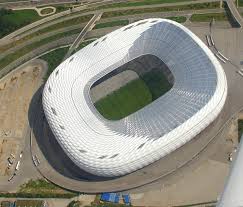 Allianz arena is a football stadium in munich, bavaria, germany with a 70,000 seating capacity for international matches and 75,000 for domestic matches. Allianz Arena Wikiarquitectura