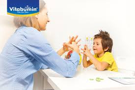 Terapi yang bisa anda lakukan dengan cepat sejak dini adalah. Anak Autis Awalnya Berkembang Seperti Anak Normal Kenali Ciri Gangguan Autisme Sejak Dini Untuk Penanganan Lebih Cepat Vitabumin