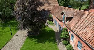 Zweifamilienhaus, garage vorhanden, 2 wohnhäuser als reihenhäuser, heizungsraum und holzschuppen die versteigerung findet am zuständigen amtsgericht statt. Das Wendland Carmienke Immobilien