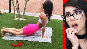 We would like to show you a description here but the site won't allow us. Creepiest Photobombs Can You See What S Wrong Youtube