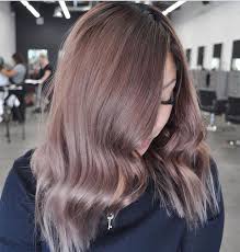 Le brun chocolat a cet avantage de convenir à tous les styles de femmes, et c'est ce qui fait sa popularité. Decouvrez Le Blond Cacao La Coloration Parfaite Pour Mettre De La Chaleur Dans Vos Cheveux So Busy Girls