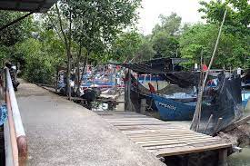 Try and get round to kampung pulau betong to see a traditional fishing village and for fresh fish. Seafood Restaurant In Pulau Betong Penang Jia Siang Cafe What2seeonline Com