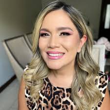 Bela Henriquez -Makeup Artist